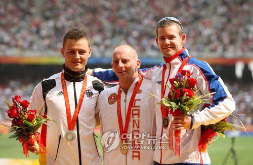 2008 베이징 패럴림픽 육상 100ｍ 동메달리스트 맥폴(오른쪽)[EPA=연합뉴스]