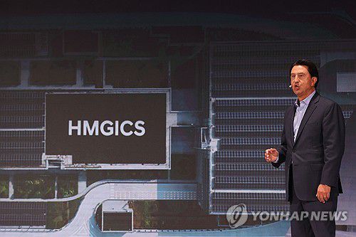 발표하는 호세 무뇨스 COO(서울=연합뉴스) 강민지 기자 = 호세 무뇨스 현대차그룹 글로벌 최고운영책임자(COO)가 28일 오후 서울 여의도 콘래드호텔에서 열린 'CEO 인베스터 데이'에서 발표를 하고 있다. 2024.8.28 mjkang@yna.co.kr