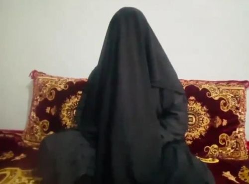 온몸 가린 채 노래하는 아프간 여성[여성 인권 운동가 엑스(X·옛 트위터) 캡처. 재판매 및 DB 금지]