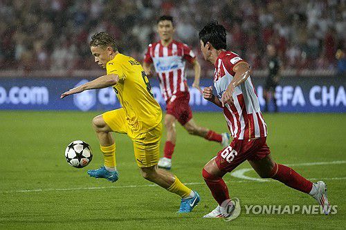 보되와의 경기에 출전한 설영우(오른쪽)[AP=연합뉴스]