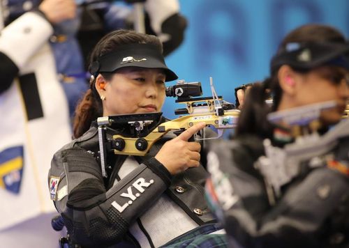 집중하는 이윤리(샤토루[프랑스]=연합뉴스) 공동취재단 = 장애인 여자 사격 간판 이윤리가 30일(한국시간) 프랑스 샤토루 슈팅센터에서 열린 2024 파리 패럴림픽 사격 R2 여자 10ｍ 공기소총 입사(스포츠등급 SH1)결선에서 숨을 고르고 있다.