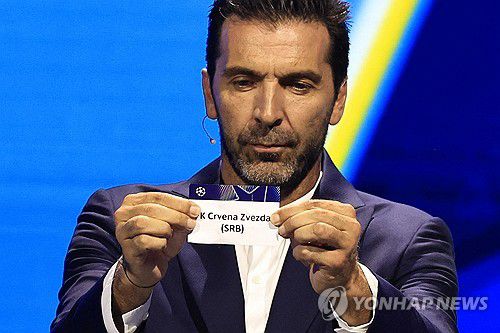 2024-2025 UCL 리그 페이즈 추첨에 나선 골키퍼 잔루이지 부폰[AFP=연합뉴스]
