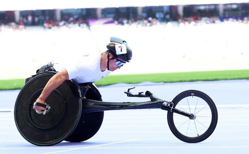 몸 푸는 유병훈(파리=연합뉴스) 공동취재단 = 유병훈(52·경북장애인체육회)이 1일(한국시간) 프랑스 파리 스타드 드 프랑스에서 열린 2024 파리 패럴림픽 남자 육상 400ｍ(스포츠등급 T53) 예선을 앞두고 몸을 풀고 있다.