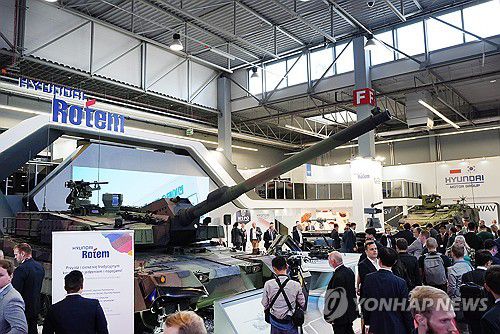 현대로템, 지난해 폴란드 국제 방산전시회(MSPO) 참가 사진(서울=연합뉴스) 현대로템이 지난해 9월 폴란드 키엘체에서 열린 '제31회 폴란드 국제 방위산업 전시회(MSPO)'에 참가했다. 사진은 현대로템 부스 전경. 2023.9.6 [현대로템 제공. 재판매 및 DB 금지] photo@yna.co.kr