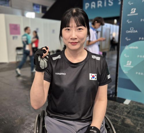 의지 불태우는 서수연(파리=연합뉴스) 김경윤 기자 = 휠체어 탁구 에이스 서수연이 4일(한국시간) 프랑스 파리 사우스 파리 아레나 4에서 열린 파리 패럴림픽 탁구 여자 단식 스포츠등급 WS1-2 8강에서 승리한 뒤 공동취재구역에서 우승 의지를 불태우고 있다. 2024.9.4. cycle@yna.co.kr