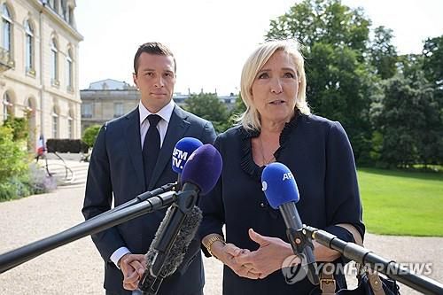 국민연합의 마린 르펜 하원 원내대표와 조르당 바르델라 대표[AFP 연합뉴스 자료사진. 재판매 및 DB 금지]