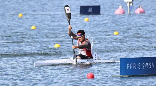힘내는 최용범(파리=연합뉴스) 공동취재단 = 최용범이 6일(한국시간) 프랑스 베르 쉬르 마른의 스타드 노티크에서 열린 2024 파리 패럴림픽 카누(스포츠 등급 KL3) 남자 카약 200ｍ 예선에서 힘차게 노를 젓고 있다.