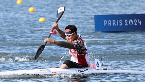 힘차게 노 젓는 최용범(파리=연합뉴스) 공동취재단 = 최용범이 6일(한국시간) 프랑스 베르 쉬르 마른의 스타드 노티크에서 열린 2024 파리 패럴림픽 카누(스포츠 등급 KL3) 남자 카약 200ｍ 예선에서 힘차게 노를 젓고 있다.