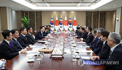 윤석열 대통령, 한일 정상회담 발언(서울=연합뉴스) 홍해인 기자 = 윤석열 대통령이 6일 서울 용산 대통령실에서 열린 기시다 후미오 일본 총리와의 한일 확대 정상회담에서 발언하고 있다. 2024.9.6 [대통령실통신사진기자단] hihong@yna.co.kr