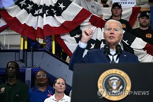 대선 경합주 미시간의 노조 트레이닝센터에서 연설하는 조 바이든 미국 대통령[AFP=연합뉴스. 재판매 및 DB 금지]