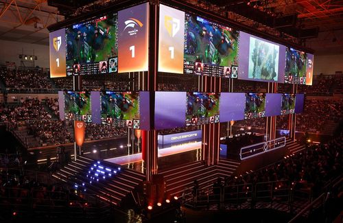 젠지 vs 한화생명, LCK 정상 노린 뜨거운 대결(경주=연합뉴스) 김주환 기자 = 2024 LCK 서머 결승전이 열린 8일 오후 경주 경주실내체육관에서 젠지 e스포츠 대 한화생명e스포츠의 3세트 경기가 펼쳐지고 있다. 2024.9.8 jujuk@yna.co.kr