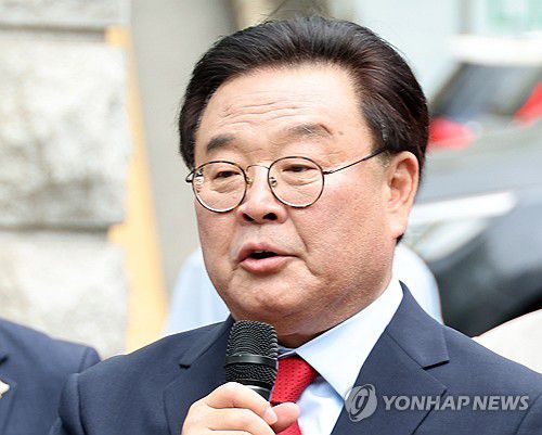 출마선언하는 조전혁 전 의원서울시교육감 보궐선거를 한 달여 앞둔 지난 5일 조전혁 전 한나라당 의원이 서울시교육청 앞에서 출마 선언 기자회견을 하고 있다. [연합뉴스 자료사진. 재판매 및 DB 금지]