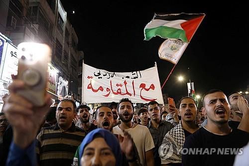 이스라엘인 3명 총격 사망에 환호하는 요르단인들[로이터 연합뉴스. 재판매 및 DB 금지]