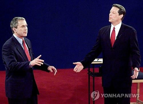 2000년 대선 조지 W. 부시와 앨 고어의 TV 토론[로이터=연합뉴스 자료사진. 재판매 및 DB 금지]