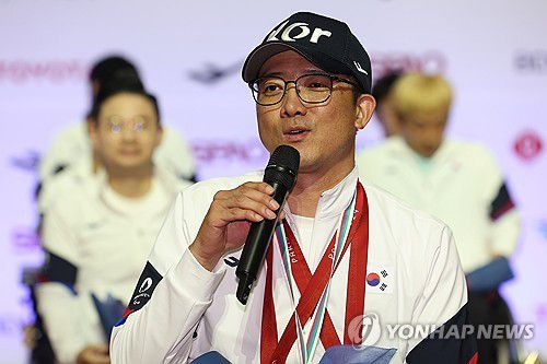 소감 밝히는 패럴림픽 사격 국가대표 박진호(영종도=연합뉴스) 김성민 기자 = 2024 파리 패럴림픽 MVP에 선정된 사격 국가대표 박진호가 10일 오후 인천국제공항 제2여객터미널에서 열린 2024 파리 패럴림픽 대한민국 선수단 해단식에서 소감을 밝히고 있다. 2024.9.10 ksm7976@yna.co.kr