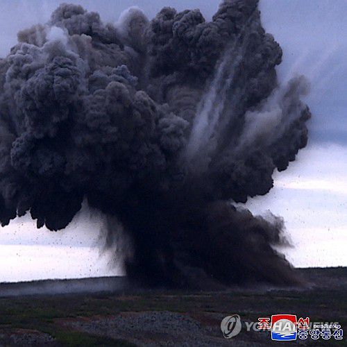 북 "4.5t 초대형 재래식 탄두 장착 신형 미사일 시험발사 성공"(평양 조선중앙통신=연합뉴스) 북한이 고중량 재래식 탄두를 장착한 신형 단거리탄도미사일(SRBM) 시험발사에 성공했다고 19일 밝혔다. 북한 미사일총국은 전날 "신형전술탄도미사일 '화성포-11다-4.5' 시험발사와 개량형전략순항미사일 시험발사를 성공적으로 진행했다고 조선중앙통신이 이날 보도했다. 2024.9.19      [국내에서만 사용가능. 재배포 금지. For Use Only in the Republic of Korea. No Redistribution] nkphoto@yna.co.kr