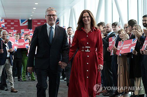 전당대회 참석한 총리 부부[UPI 연합뉴스]