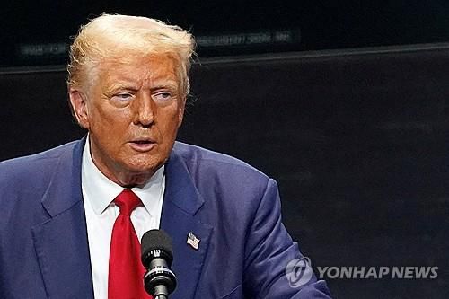 24일 조지아주에서 경제공약 밝히는 트럼프[로이터=연합뉴스.재판매 및 DB금지]