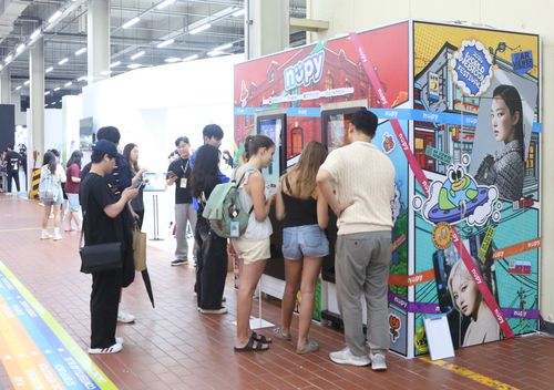 월드 웹툰 페스티벌에 참여하는 방문객들[한국콘텐츠진흥원 제공. 재판매 및 DB 금지]