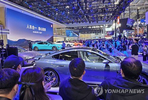 인파가 몰린 중국 샤오미 전시관[연합뉴스 자료사진]