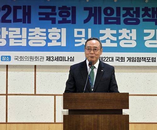 인사하는 서태건 게임물관리위원회 위원장    (서울=연합뉴스) 김주환 기자 = 30일 국회의원회관에서 열린 제22대 국회 게임정책포럼 창립총회에서 서태건 신임 게임물관리위원회 위원장이 인사하고 있다. 2024.9.30 jujuk@yna.co.kr