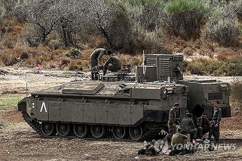 이스라엘 북부 레바논 접경 지역에 대기 중인 이스라엘군[AFP=연합뉴스]