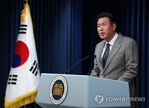 김태효 안보1차장, 윤 대통령 동남아 순방 브리핑(서울=연합뉴스) 진성철 기자 = 김태효 국가안보실 제1차장이 3일 서울 용산 대통령실 청사에서 윤석열 대통령의 필리핀·싱가포르 방문 및 라오스 아세안 관련 정상회의 참석에 대해 브리핑하고 있다. 2024.10.3 zjin@yna.co.kr