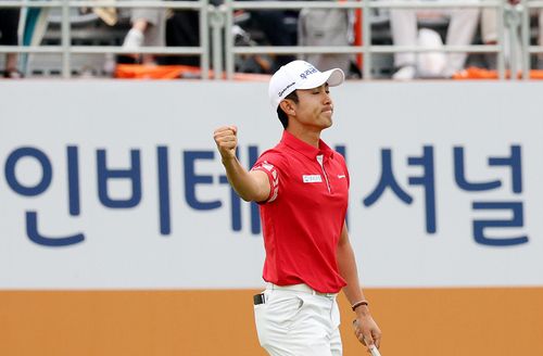 18번 홀에서 파퍼트를 넣고 주먹을 불끈 쥔 이수민.[KPGA 제공. 재판매 및 DB 금지]