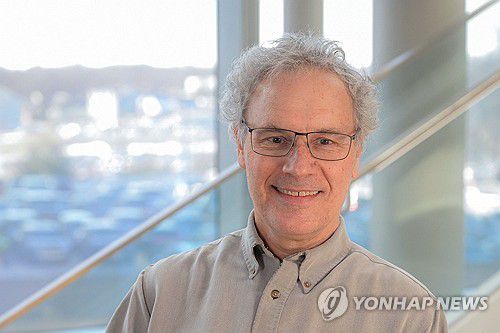 2024  노벨 생리의학상 공동 수상자인  빅터  앰브로스[미국 매사추세츠 의대 제공. AFP 연합뉴스 자료사진. 재판매 및 DB 금지]