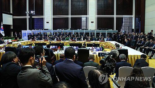 한·아세안 정상회의, 발언하는 윤석열 대통령(비엔티안=연합뉴스) 홍해인 기자 = 윤석열 대통령이 10일(현지시간) 라오스 비엔티안 국립컨벤션센터(NCC)에서 열린 한·아세안(ASEAN·동남아시아국가연합) 정상회의에 참석하고 있다.  2024.10.10 hihong@yna.co.kr