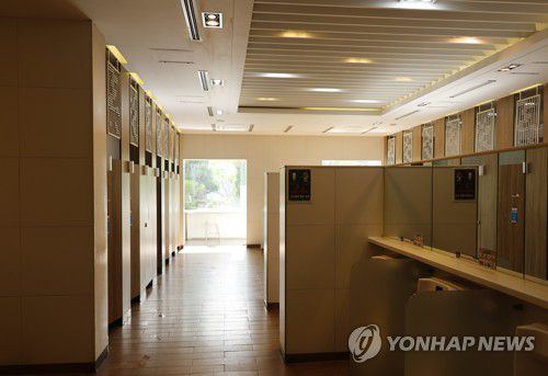 충남 천안 경부고속도로 망향휴게소 화장실 실내[촬영 이주형]