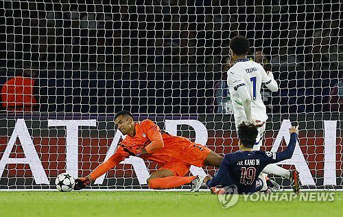 이강인의 슈팅[로이터=연합뉴스]