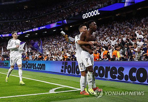 팀의 4번째 골 터뜨리고 세리머니하는 비니시우스 주니오르(7번)[로이터=연합뉴스]