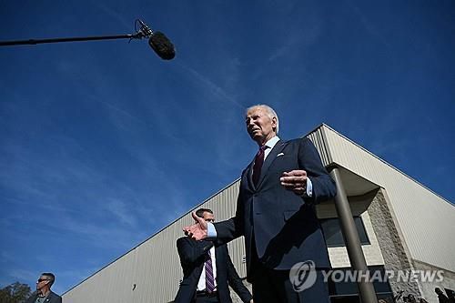 사전투표 후 취재진과 만난 조 바이든 미국 대통령[AFP=연합뉴스. 재판매 및 DB 금지]
