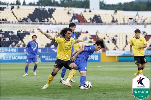 전남과 부산의 경기[한국프로축구연맹 제공. 재판매 및 DB 금지]