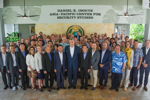 미국 주도 인도태평양 다자 방산 협력 협의체(워싱턴=연합뉴스) 미국 등 13개국이 참여하는 '인도태평양 산업 회복력 파트너십'(PIPIR) 첫 회의가 2024년 10월 7∼8일 미국 하와이주 호놀룰루에서 열렸다. 윌리엄 라플란테 미국 국방부 획득 담당 차관(중앙)이 회의를 주재했다. 2024.10.29 [미국 국방부 제공. 재판매 및 DB 금지]