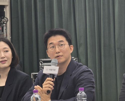 작곡가 강한뫼(서울=연합뉴스) 임순현 기자 = 작곡가 강한뫼가 31일 국립극장에서 열린 '음악 오디세이: 천하제일상' 기자간담회에서 취재진 질문에 답변하고 있다. 2024.10.31 hyun@yna.co.kr