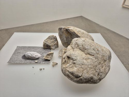 이강소 개인전 전시 모습(서울=연합뉴스) 황희경 기자 = 국립현대미술관 서울관에서 11월1일 시작하는 이강소 개인전 '풍래수면시'에 전시된 '무제-7522'(1975/2018 재제작). 2024.10.31. zitrone@yna.co.kr