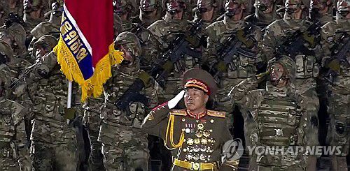 김영복 조선인민군 총참모부 부참모장(서울=연합뉴스) 김정은 국무위원장의 측근으로 러시아에 파병된 북한군부대를 총괄하고 있는 것으로 알려진 김영복 조선인민군 총참모부 부참모장이 지난 노동당창건 75주년 기념 열병식(2020년 10월 10일)에서 인민군 특수작전군 사령관으로서 열병대오를 이끌고 있는 모습.[조선중앙TV 화면] 2024.10.27      [국내에서만 사용가능. 재배포 금지. For Use Only in the Republic of Korea. No Redistribution] nkphoto@yna.co.kr