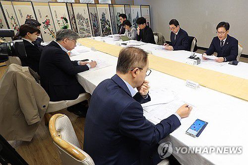 경제관계차관회의 주재하는 기재부 김범석 1차관(서울=연합뉴스) 김도훈 기자 = 기획재정부 김범석 1차관이 5일 오전 정부서울청사에서 열린 경제관계차관회의 겸 물가관계차관회의에서 발언하고 있다. 2024.11.5 superdoo82@yna.co.kr