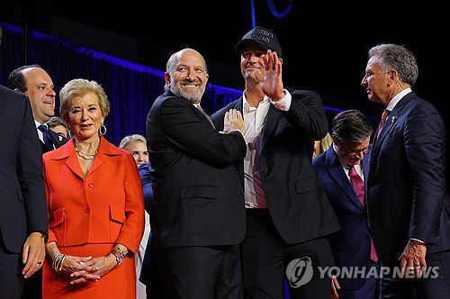 브라이슨 디섐보(가운데서 오른쪽)[로이터=연합뉴스]