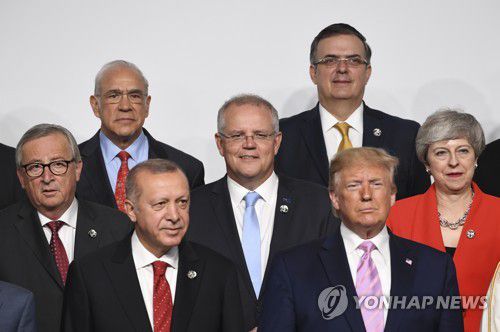 2019년 G20 정상회의장의 트럼프(앞줄 오른쪽)와 에브라르드(뒷줄 오른쪽)[EPA 연합뉴스 자료사진. 재판매 및 DB 금지]