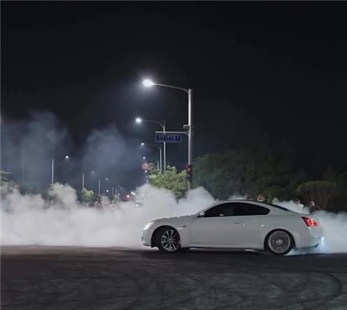 드리프트 하는 차량 [인터넷 커뮤니티 보배드림 갈무리. 재판매 및 DB 금지]