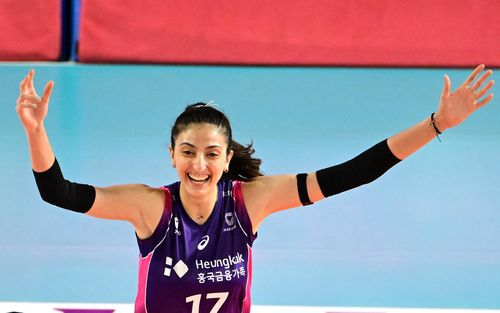 기뻐하는 투트쿠(서울=연합뉴스) 흥국생명 외국인 공격수 투트쿠가 20일 대전 충무체육관에서 열린 프로배구 여자부 정관장과의 방문 경기에서 득점한 뒤 기뻐하고 있다. [한국배구연맹 제공. 재판매 및 DB금지]