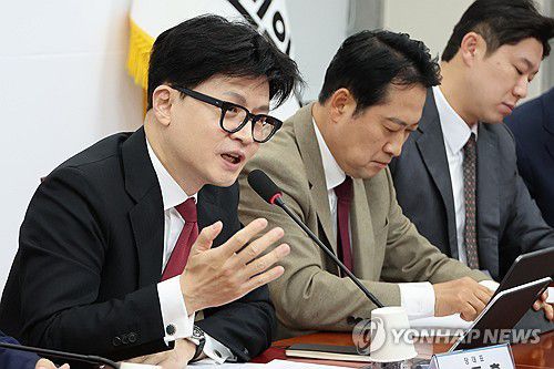 최고위 발언하는 한동훈 대표(서울=연합뉴스) 김주성 기자 = 국민의힘 한동훈 대표가 21일 오전 서울 여의도 국회에서 열린 최고위원회의에서 발언하고 있다. 2024.11.21 utzza@yna.co.kr