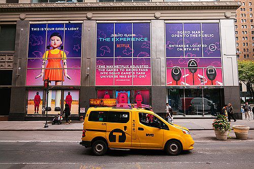 뉴욕 코리아타운에 오징어게임 체험존 개장(뉴욕=연합뉴스) 넷플릭스가 미국 뉴욕 맨해튼 코리아타운 인근 맨해튼몰에 '오징어게임: 경험'을 개설했다고 12일(현지시간) 밝혔다. 사진은 체험장이 위치한 맨해튼몰. 22024.10.13 [넷플릭스 제공. 재판매 및 DB 금지] photo@yna.co.kr