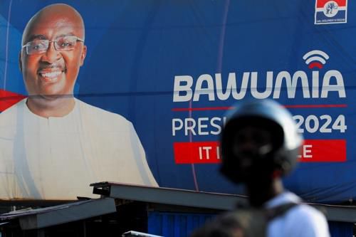 가나 집권여당 대선후보인 마하무두 바우미아 부통령 선거 포스터[로이터 연합뉴스 자료사진. 재판매 및 DB 금지]