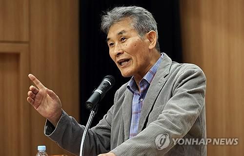 강연하는 강준만 명예교수[연합뉴스 자료사진]