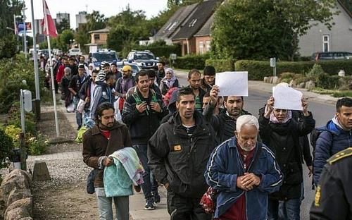 2015년 유럽의 난민 사태 때 유럽을 향해 밀려들던 시리아 피란민들 [AP 연합뉴스 자료사진. 재판매 및 DB 금지]
