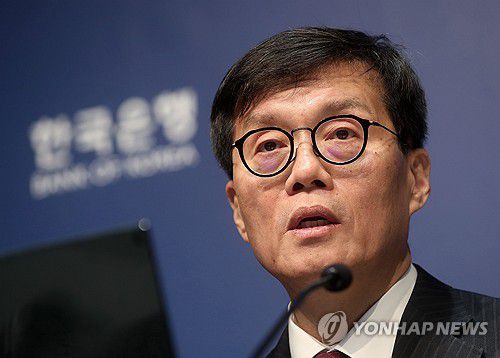 발언하는 이창용 한국은행 총재(서울=연합뉴스) 이창용 한국은행 총재가 28일 서울 중구 한국은행에서 열린 통화정책방향 기자간담회에서 발언하고 있다. 2024.11.28 [사진공동취재단] photo@yna.co.kr